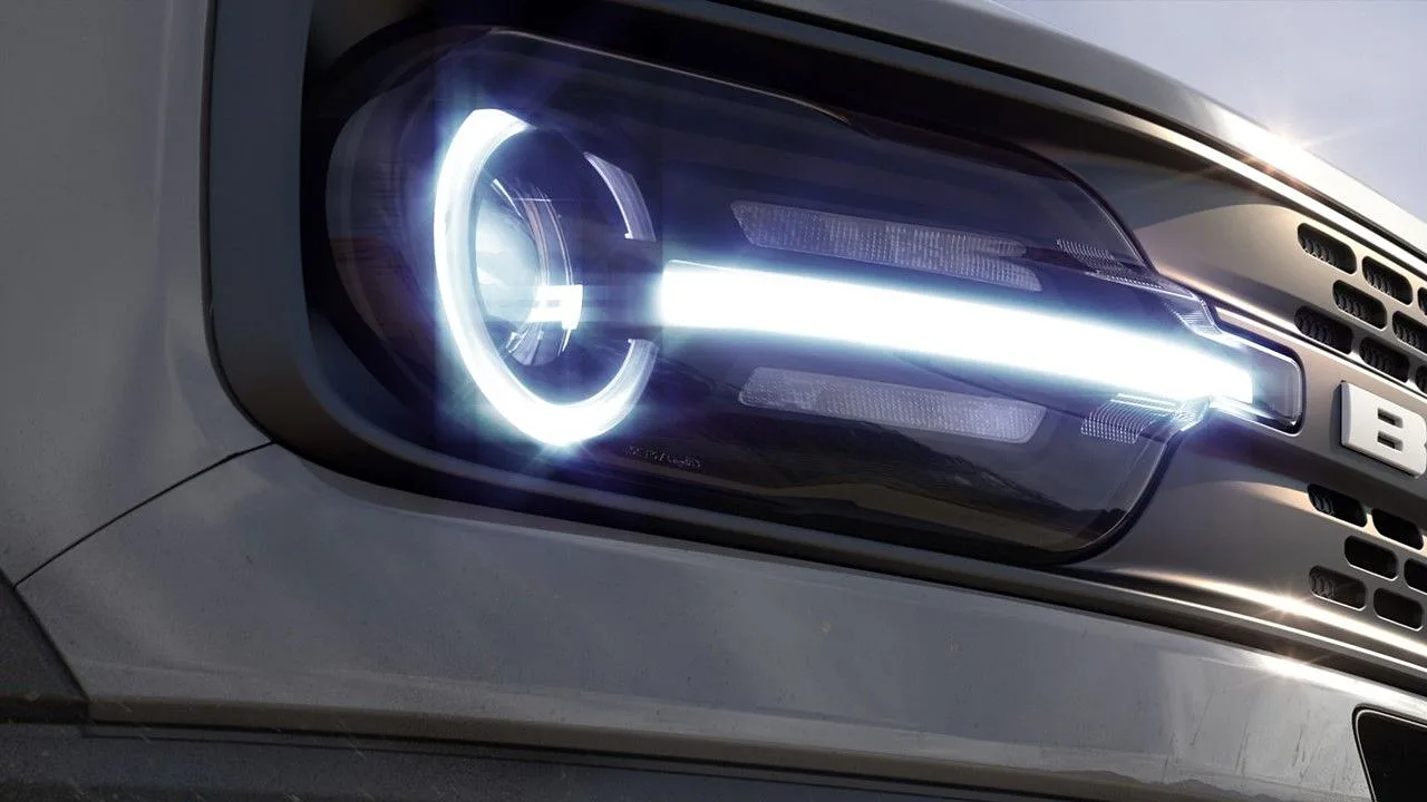 Faros delanteros y luces de circulación diurna con tecnología LED