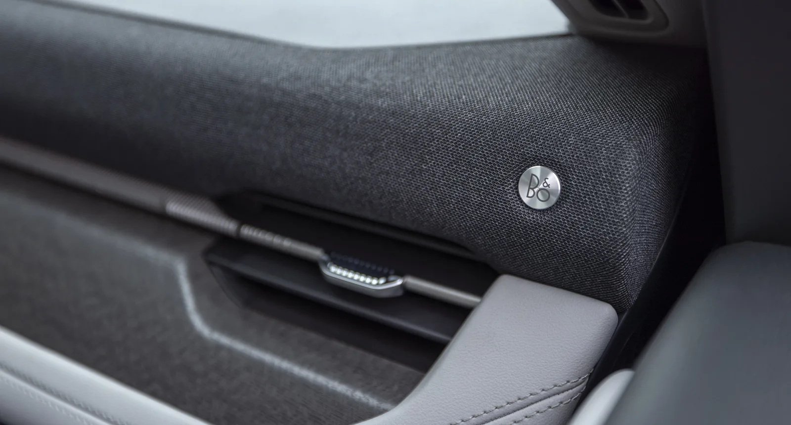 Sistema de Sonido Premium B&O® by Bang & Olufsen®